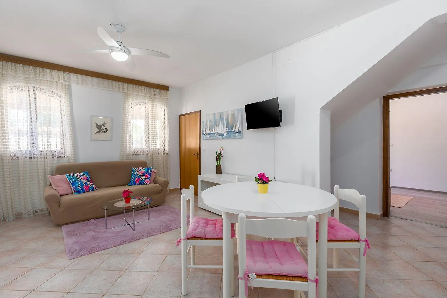 Charmantes Apartment Nur 400 Meter Zum Strand Mit Grossem Pool, Privater Terrasse, Grill, Liegen Porec 0*,  Croatia