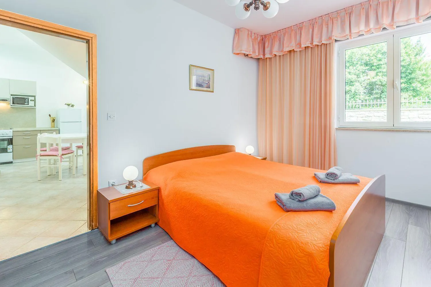 Charmantes Apartment Nur 400 Meter Zum Strand Mit Grossem Pool, Privater Terrasse, Grill, Liegen Porec