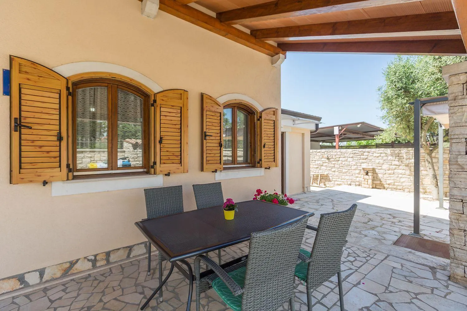 Charmantes Apartment Nur 400 Meter Zum Strand Mit Grossem Pool, Privater Terrasse, Grill, Liegen Porec