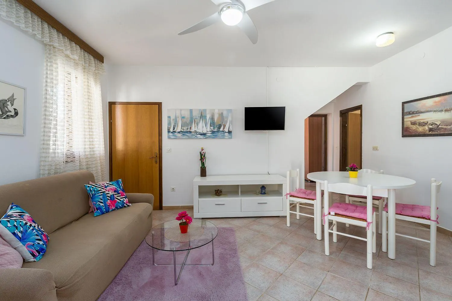 Charmantes Apartment Nur 400 Meter Zum Strand Mit Grossem Pool, Privater Terrasse, Grill, Liegen Porec