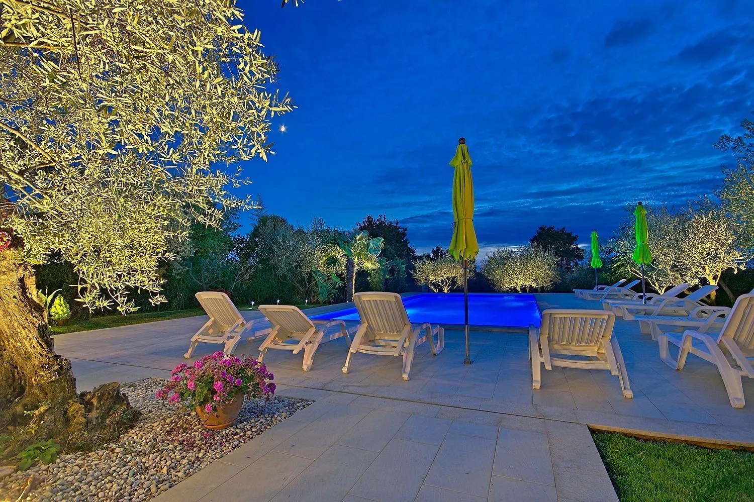 Charmantes Apartment Nur 400 Meter Zum Strand Mit Grossem Pool, Privater Terrasse, Grill, Liegen 波雷奇