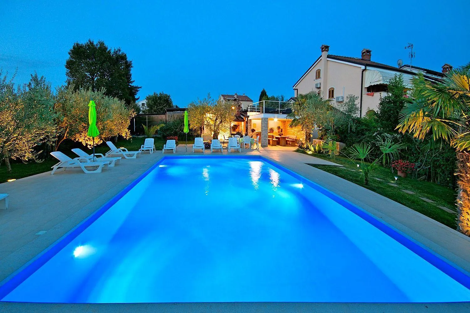 Charmantes Apartment Nur 400 Meter Zum Strand Mit Grossem Pool, Privater Terrasse, Grill, Liegen 波雷奇 克罗地亚