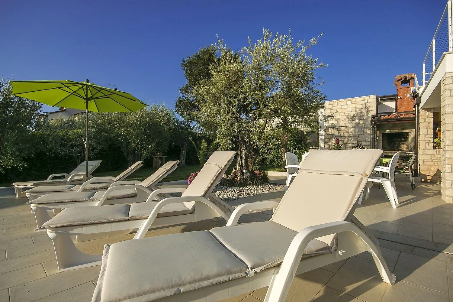 Charmantes Apartment Nur 400 Meter Zum Strand Mit Grossem Pool, Privater Terrasse, Grill, Liegen 波雷奇